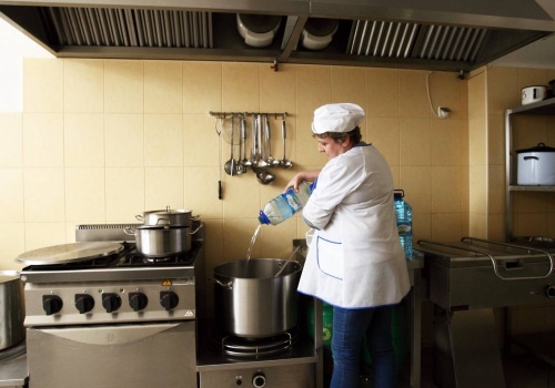 Od 1 września zmiany w jadłospisach szkolnych. Dietetyk: „Kierujemy się w dobrą stronę”