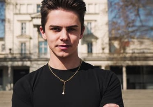 23-latek, który zgasił Patryka Jakiego: „Skrajną prawicę da się pokonać, ale trzeba się z nimi ostro napier*alać”