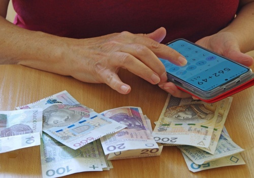 215,84 zł miesięcznie przy powszechnej chorobie. Bez sprawdzania dochodów, wystarczy wniosek