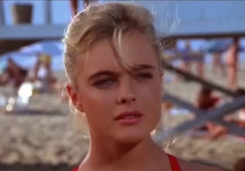 Erika Eleniak wraca do 