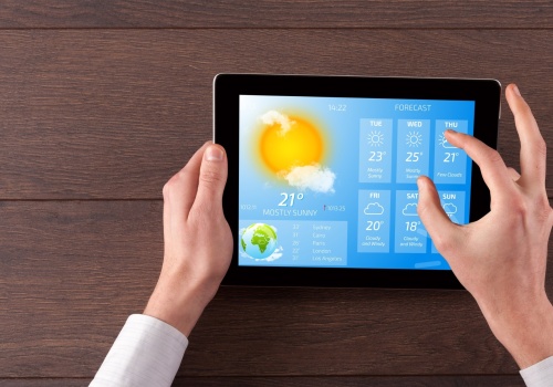 Pogodowy budżet urlopowy. Jak zaplanować wakacje w Polsce, by nie „utopić” pieniędzy w deszczu?