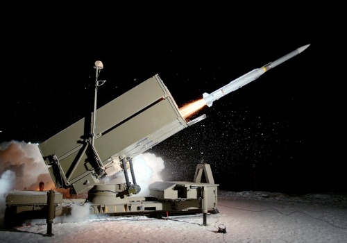 RTX z umową wielkoseryjną na produkcję eksportową pocisków AMRAAM-ER