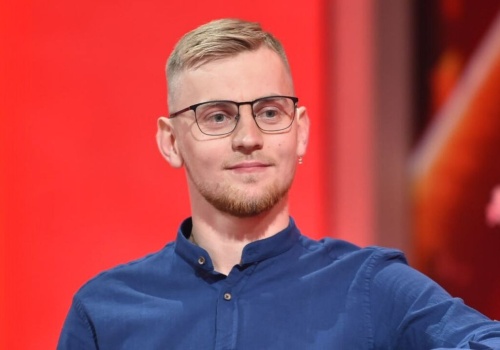 Wrażliwy artysta czy odważny strażak? Poznajcie Karola z programu „Rolnik szuka żony”