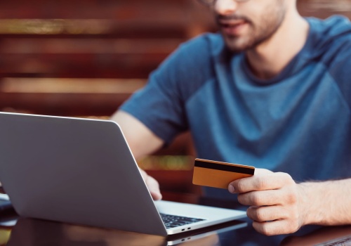 Jak bezpiecznie robić zakupy zarówno w sklepach stacjonarnych, jak i internetowych