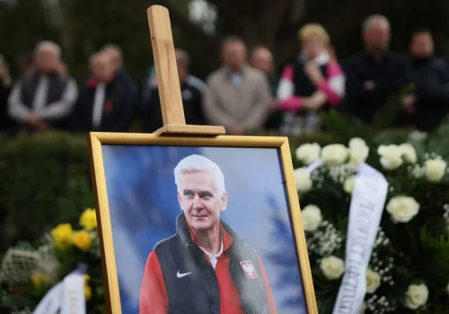 Wzruszająca scena na pogrzebie Jacka Magiery. Prezydent Nawrocki zadziałał