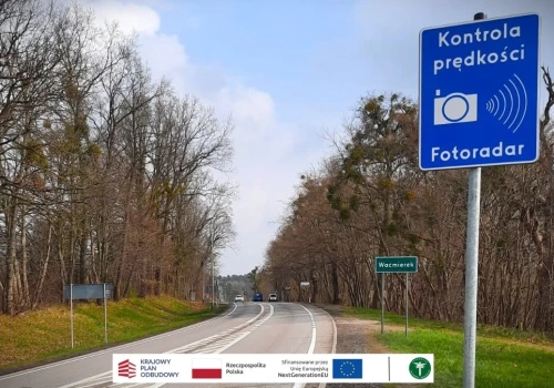 Nowy fotoradar na Pomorzu. Stoi blisko zjazdu z autostrady