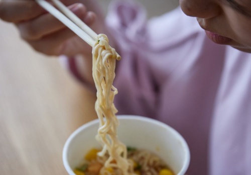 Pilne wycofanie popularnego dania instant. Wykryto rakotwórczą substancję