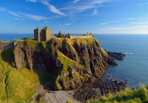 Szkocja na przedłużony weekend za 420 PLN 🦕🏰 W cenie loty + ⭐⭐⭐ hotel 😊