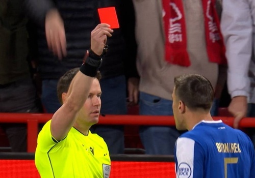 Jan Bednarek wyrzucony z boiska! Czerwona kartka już po kilku minutach (WIDEO)
