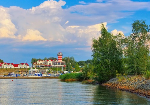 Z kopalni zrobili jeziora jak Como. Niemcy kończą gigantyczny projekt, który przyciąga turystów