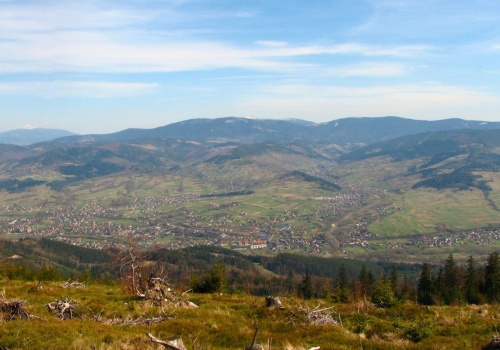 Wyjątkowa wieś w polskich górach. Zachwyca widokami i trudną historią. 