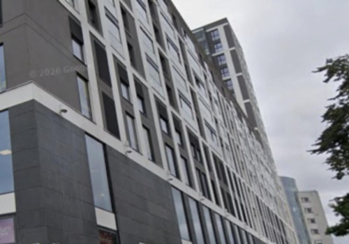 Praga-Południe. Kobieta skoczyła z 6. piętra z psem na rękach