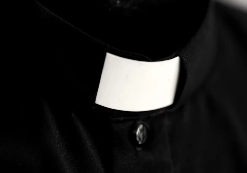 Sztuka o ks. Jankowskim w Teatrze Telewizji. Obrońcy prałata wpadli w szał