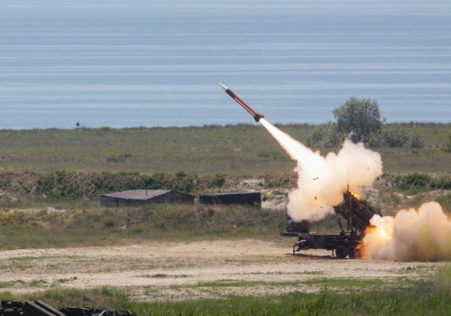 Dostawy broni z USA pod znakiem zapytania. Kilka krajów szczególnie narażonych
