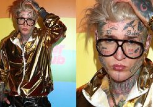 Radykalna metamorfoza Stiflera. Przyodziewek gwiazdora zbił nas z pantałyku