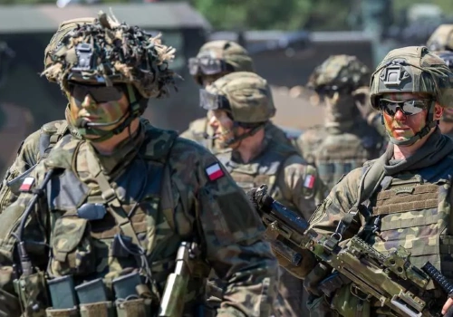 Zarobki żołnierzy. Ile można wyciągnąć w wojsku polskim