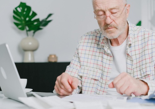 Finansowe wsparcie dla seniorów – mądre zarządzanie budżetem