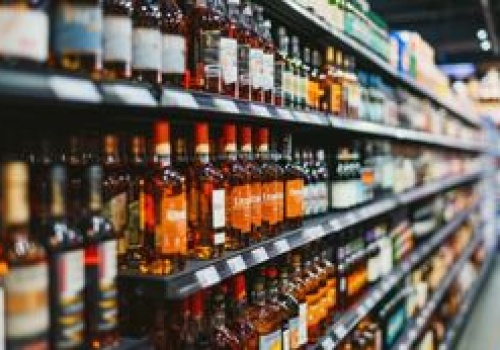 Zwrot u Polaków. Media: ograniczają wydatki na alkohol