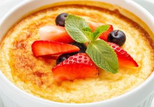 Wysokobiałkowe śniadanie na słodko. Smakuje jak mały deserek