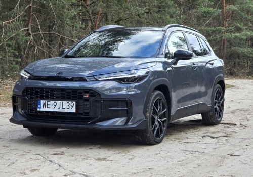 Jeździłem Toyotą Corollą Cross GR Sport. To auto jest jak margherita z mega dodatkami