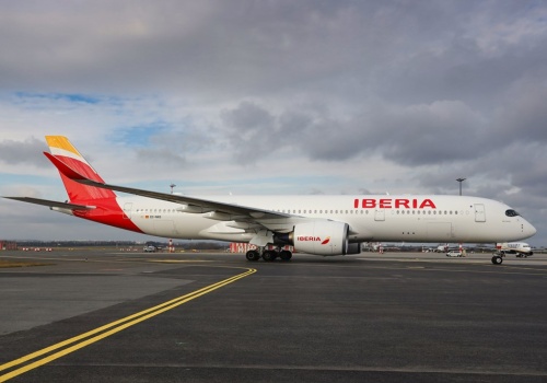 Iberia najpierw ograniczy, a potem zawiesi rejsy na Kubę