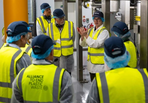 Karton po mleku w systemie kaucyjnym? Instalacja z Wielkiej Brytanii daje na to szansę