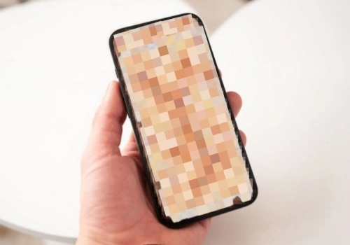 Zmieniają zdjęcia ludzi bez ich wiedzy. Sklepy z aplikacjami mają potężny problem