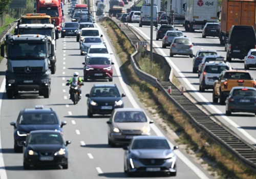 Polskie drogi pękają w szwach. Samochodów przybywa, ruch rośnie