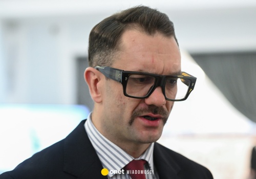 Łukasz Mejza unika kary za pirackie rajdy? Nie odbiera kluczowej korespondencji