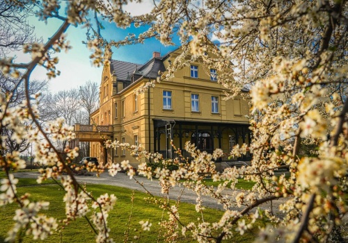 Pałac Gruszów wypełnią koncerty i wydarzenia kulturalne. Wygraj zaproszenie na jedno z nich!