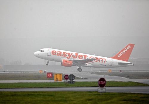 Samolot nie mógł wystartować, bo był za ciężki. Pilot: Albo wyjdzie 6 osób, albo zostawimy bagaże