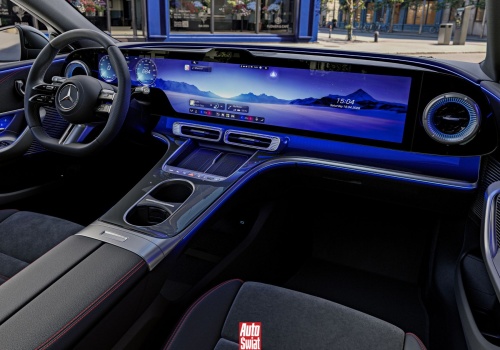 Czy Mercedes nie przesadził? Fani przycisków będą mieć problem w nowej klasie C z MBUX Hyperscreen