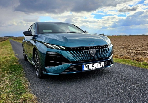 Test: nowy Peugeot 308 1.2 Hybrid 145 GT – kotek, czy drapieżny lew? Opinia, spalanie, wrażenia z jazdy