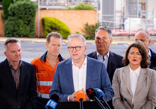 Australia ma plan na kryzys paliwowy. Premier uspokaja po pożarze rafinerii