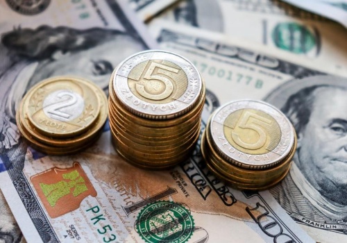 Złoty wyczekuje wieści z Bliskiego Wschodu. Ryzyko korekty jest realne