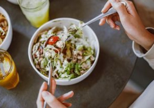 Koniec z liczeniem kalorii! Jak dieta pudełkowa odmienia codzienność?