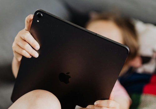 Google i Apple zawiodły. Aplikacje do rozbierania zdjęć mogły pobierać dzieci