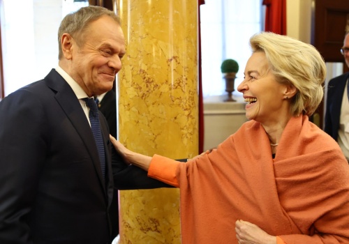 Interwencja zagranicy osłabia suwerenność. Dlaczego obie strony się na nią zgadzają?