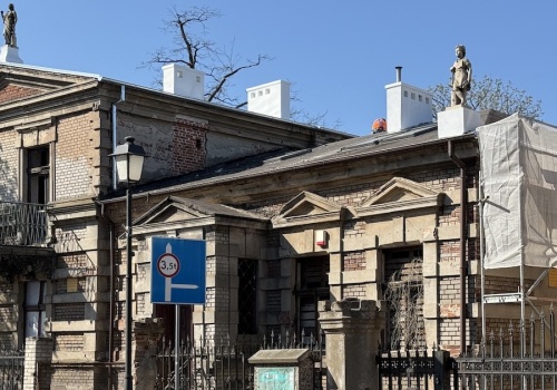 Trwają prace na pałacu Reymonda. Co czeka zabytek koło starówki?