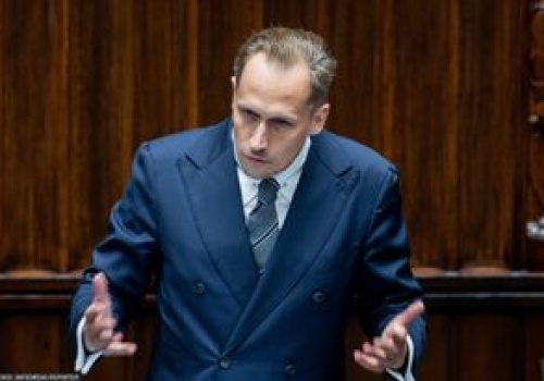 Wniósł na salę Sejmu flagę ze swastyką. Kara dla Berkowicza