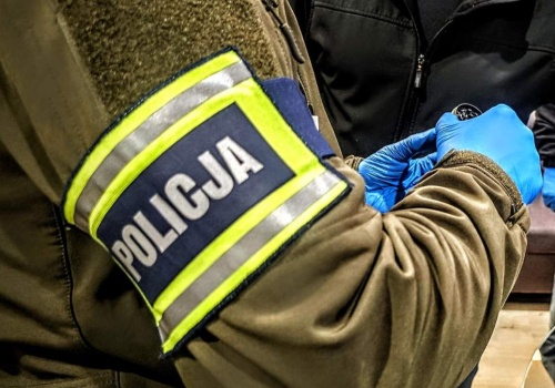 Ugodziła matkę nożem w plecy gdy szykowała kolację. „Nie chciałam jej zabić”