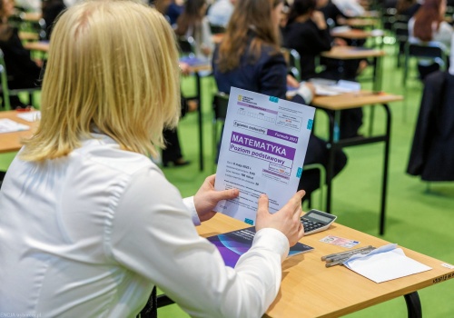 Matura 2026. Czy w rozprawce można wymyślić sobie lekturę? Uczniowie szukają drogi na skróty