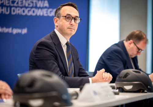 Nagły zwrot w przetargu ministerstwa na rozdawanie kasków rowerowych