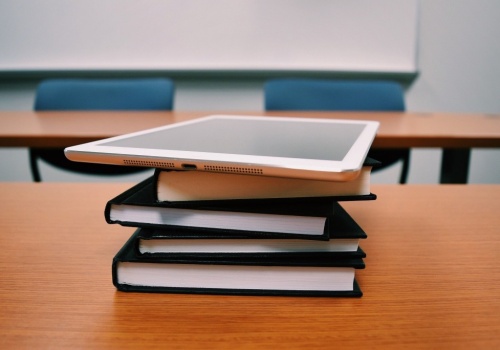 MEN: Od września pilotaż bezpłatnego eDziennika. „Docelowe rozwiązanie będzie dostępne dla wszystkich chętnych szkół od września 2027 r”