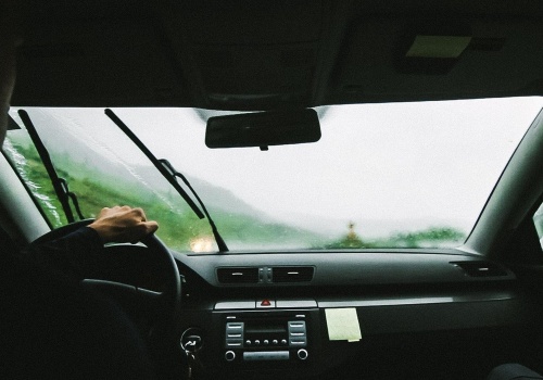 Czołowi producenci wycieraczek samochodowych – jak wybrać markę dopasowaną do swoich potrzeb?