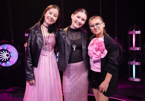 The Voice Kids. Trenerzy tego nie spodziewali się! Zbierali szczęki z podłogi! To te nastolatki spowodowały takie reakcje. Wideo