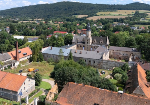 Arche wylicytowało znany pałac za miliony. Sąd wstrzymuje decyzję