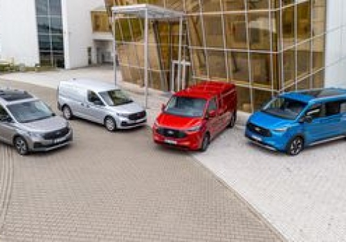 Hybrydowe dostawczaki Forda w specjalnej ofercie. Gdy trzeba, pojadą na samym prądzie