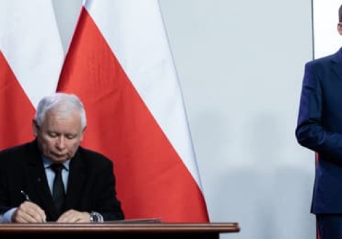 Kaczyński gra w chickena z Morawieckim