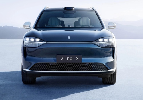 Elektryki z Chin dostaną wc. Seres stawia na sedesy